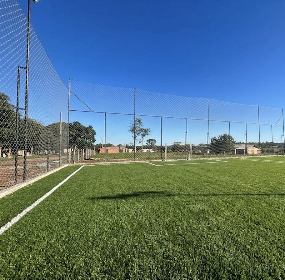Cancha con red perimetral