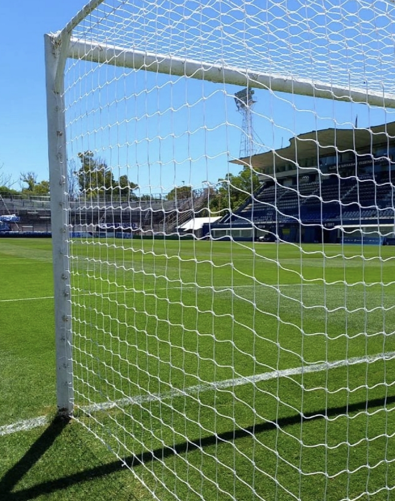 Arco de fútbol en cancha